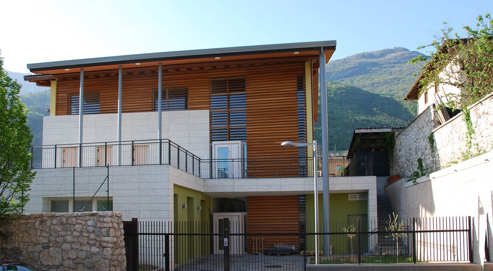 realta_legno_Oratorio-Pomarolo-01